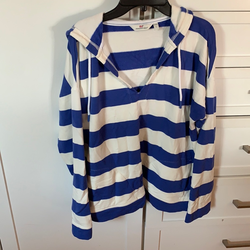 Vineyard vines hoodie